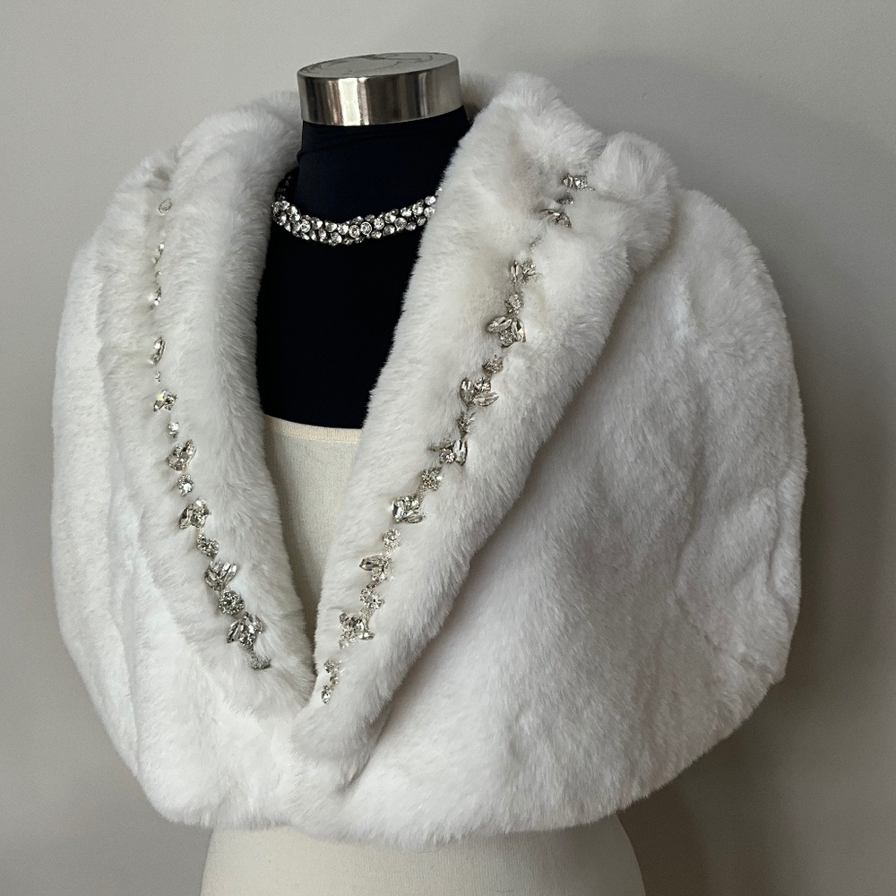 *Elegant Faux Fur Wrap*